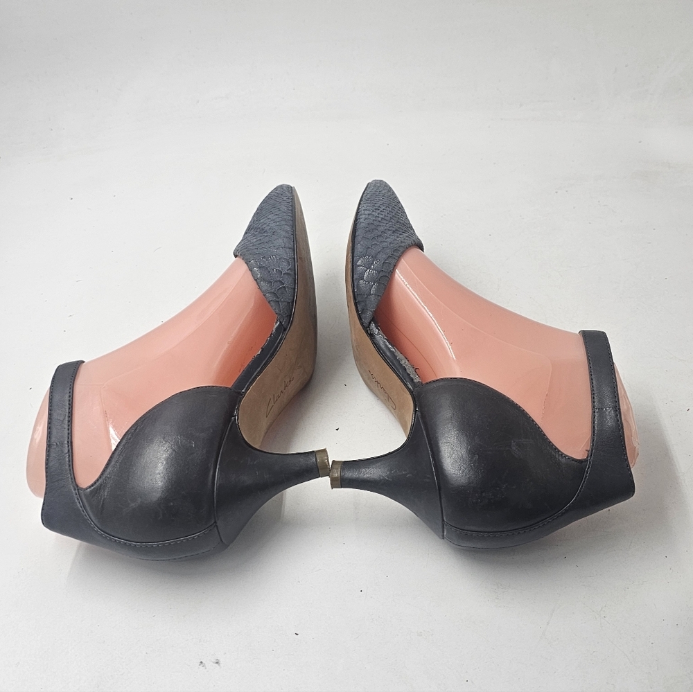 Clarks Artisan Sage Glamor Navy Blue D'Orsay Kitten Heels Size 6 - Picture 13 of 14
